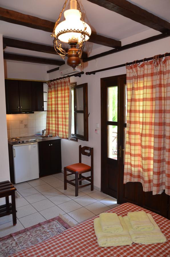 Hotel Maria Chrisi Ammoudia Esterno foto